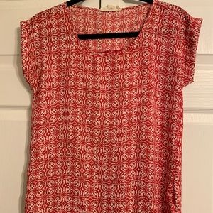White and red patterned boxy flowy top.